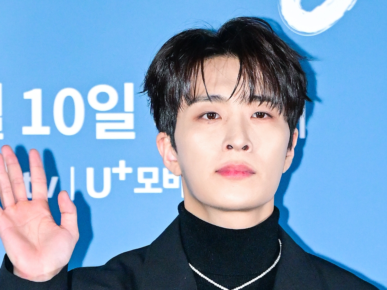 GOT7・ヨンジェ、センス溢れる着こなしで輝きを見せる！イベント出席のためイタリアへ出国【独自写真】