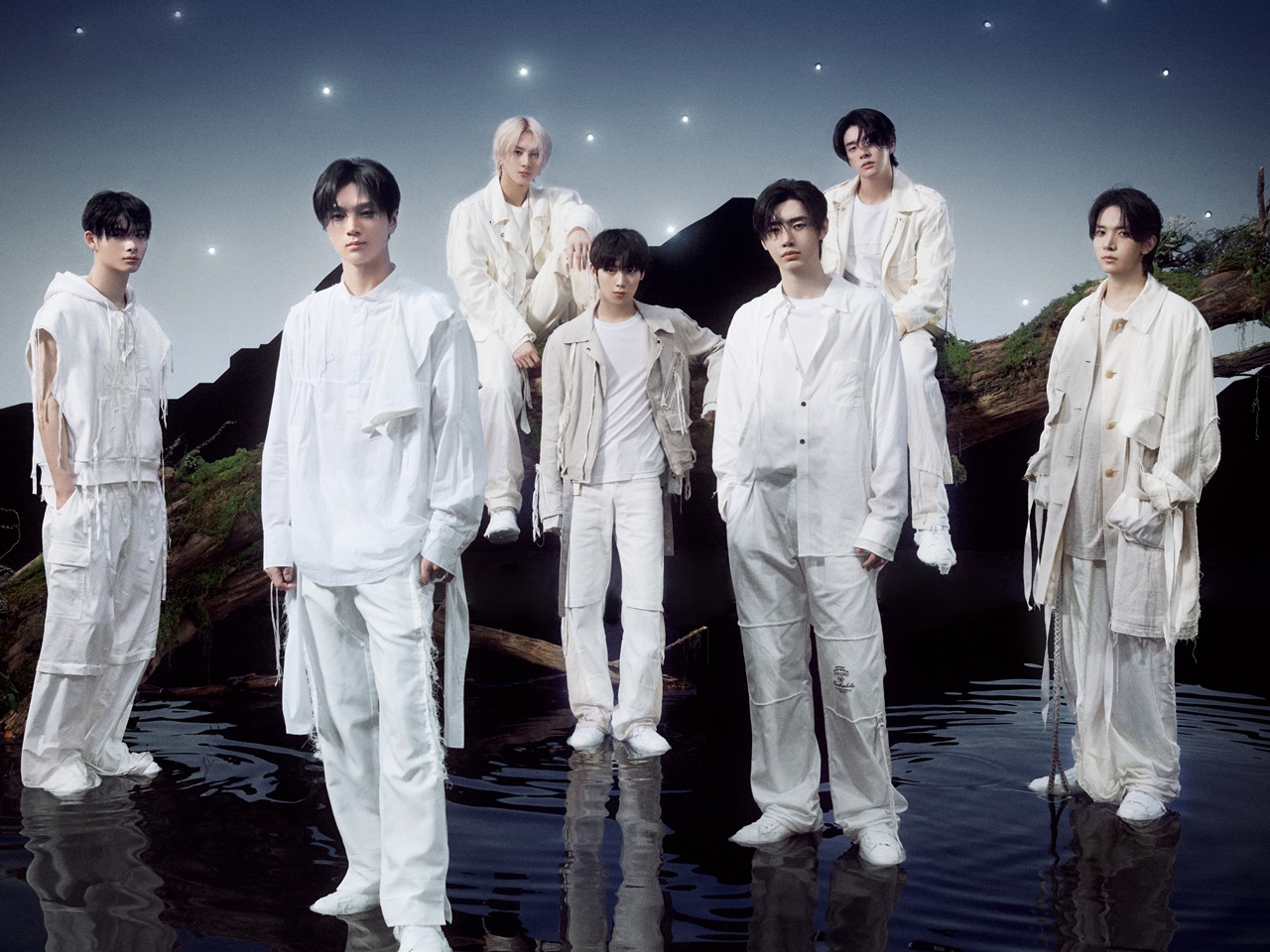 ENHYPEN、日本4thシングル『宵 -YOI-』最初のコンセプト公開！「僕の世界で輝いて…」【PHOTO】