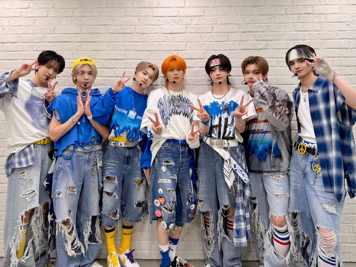 BTS所属HYBE発の“J-POPグループ”「aoen」、デビューと同時にオリコン1位の快挙！
