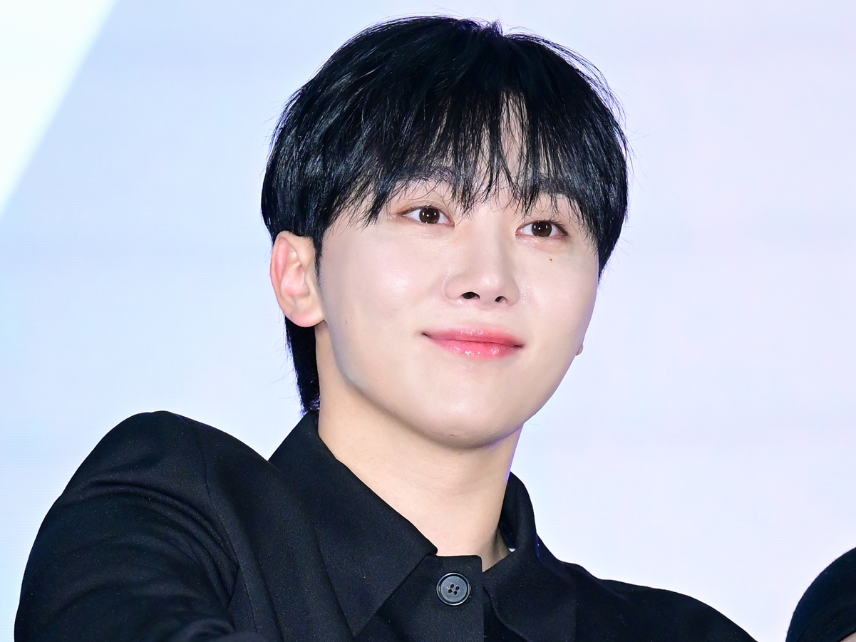 「激メロすぎる」SEVENTEEN・スングァン、“チャラかっこいい”メガネ姿にファン悶絶「破壊力やばい」【PHOTO】