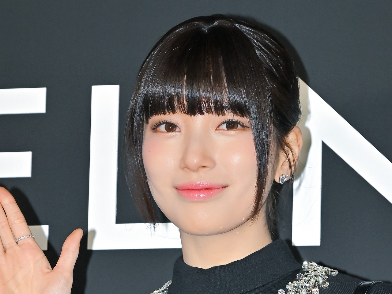 女優ペ・スジ、背中がくっきりと見える本物のバレリーナのような姿「美しすぎる」「今日もありがとう」【PHOTO】