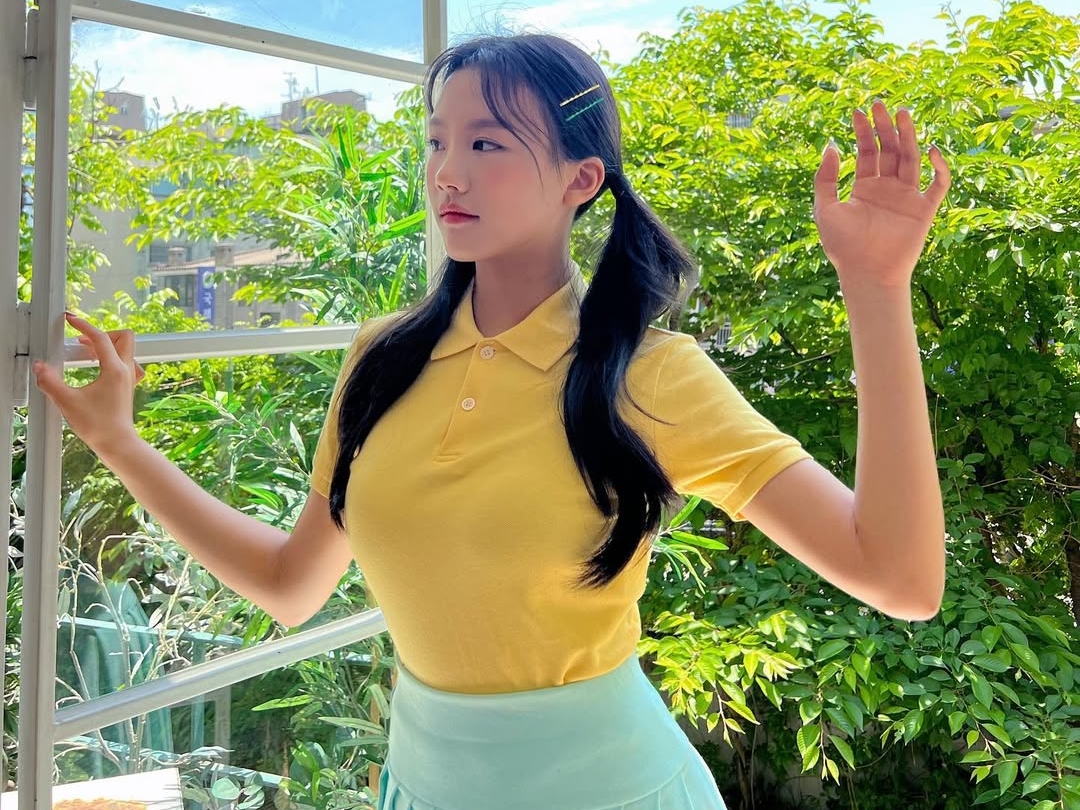 17歳に見えない“オトナ感”…元韓国代表のモデル娘、腹チラ私服ショットに「神が授けた美貌」の声【PHOTO】