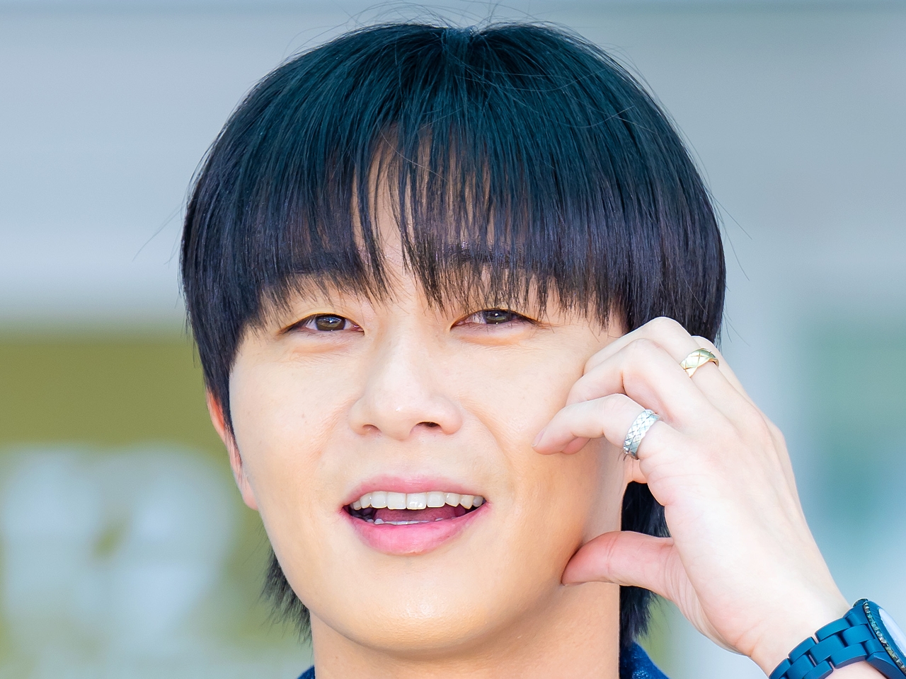 俳優パク・ソジュン、海外でも隠し切れないオーラ！愛らしいオフショットで「急に幸せに」【PHOTO】