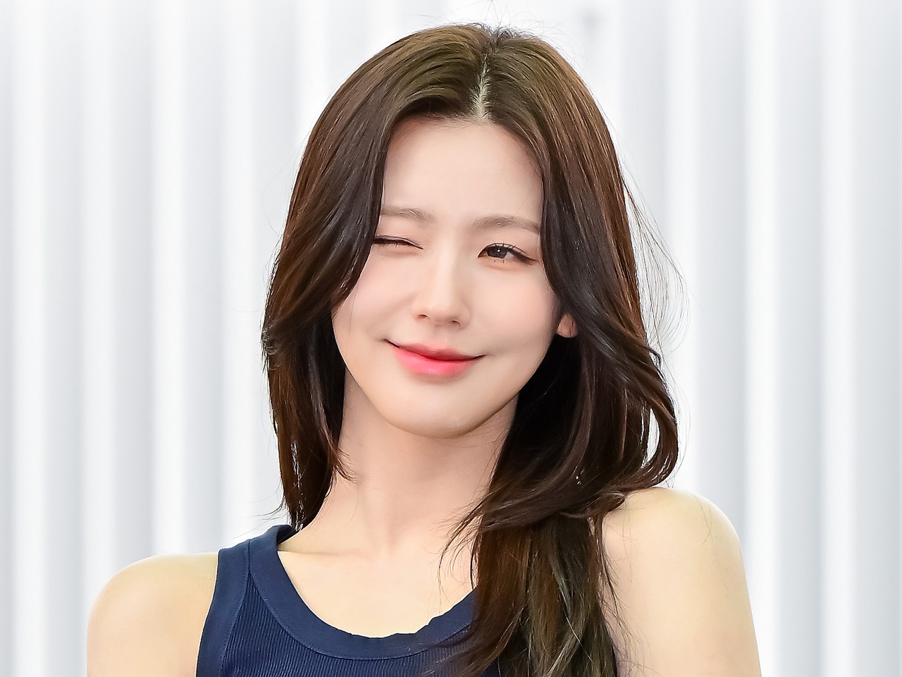 “夏の女神”が空港に降臨！i-dle・ミヨン、眩しすぎる美貌で視線を独占【PHOTO】