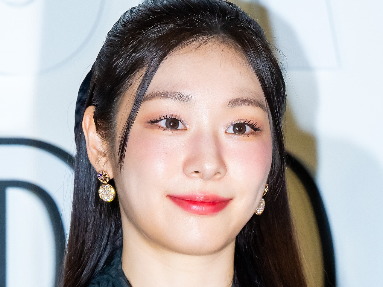 キム・ヨナ、“美白二の腕”丸見えタンクトップが話題　貴重なお腹チラ見せショットも「ハンパない」【PHOTO】