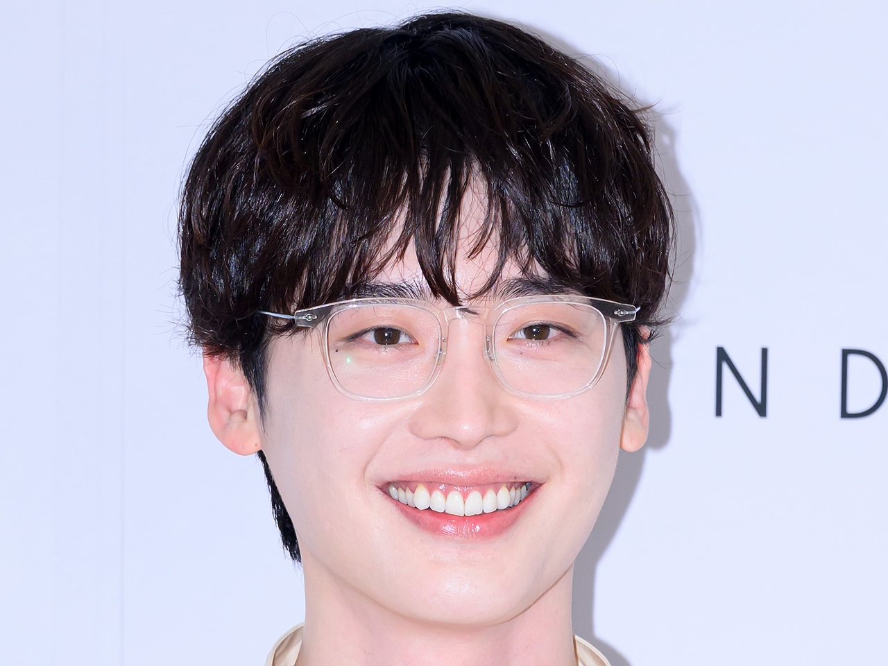 俳優イ・ジョンソク、主演ドラマ『瑞草洞＜ソチョドン＞』で共演女優と甘々な空気感…ポスター公開