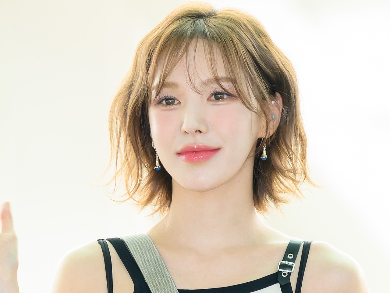 これを無料で？Red Velvet・ウェンディ、“美背中”全開のワンピース姿「需要わかってる」【PHOTO】