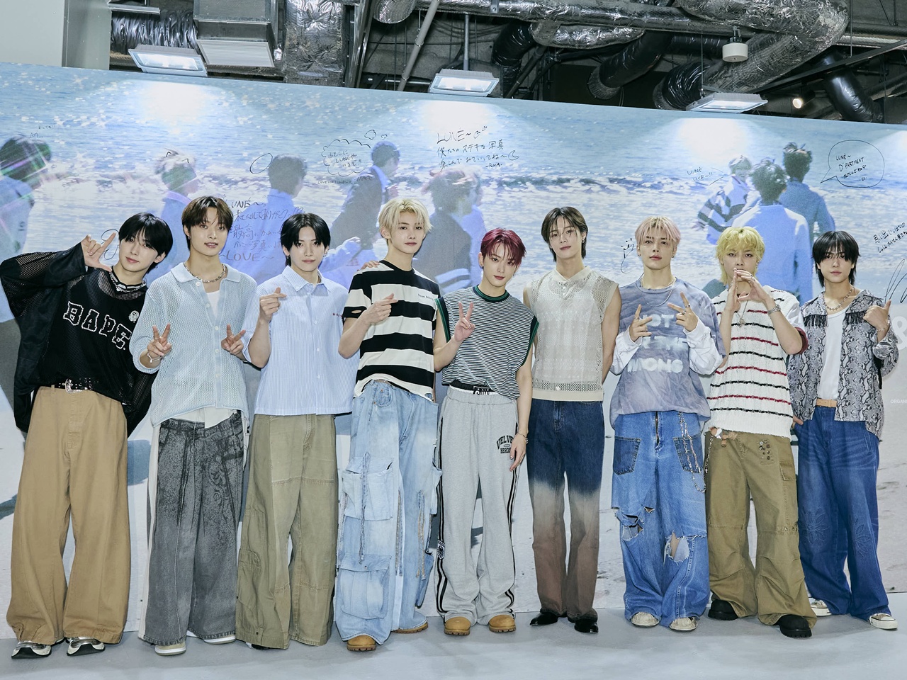 &TEAM、原宿のK-POP総合デパート「D’PARTMENT」にお忍び来店！ファン必見の限定グッズに直筆メッセージも