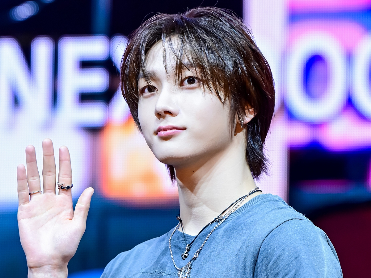 え、彼氏…？BOYNEXTDOOR・ソンホ、“真夏のデート風SHOT”に胸キュンする