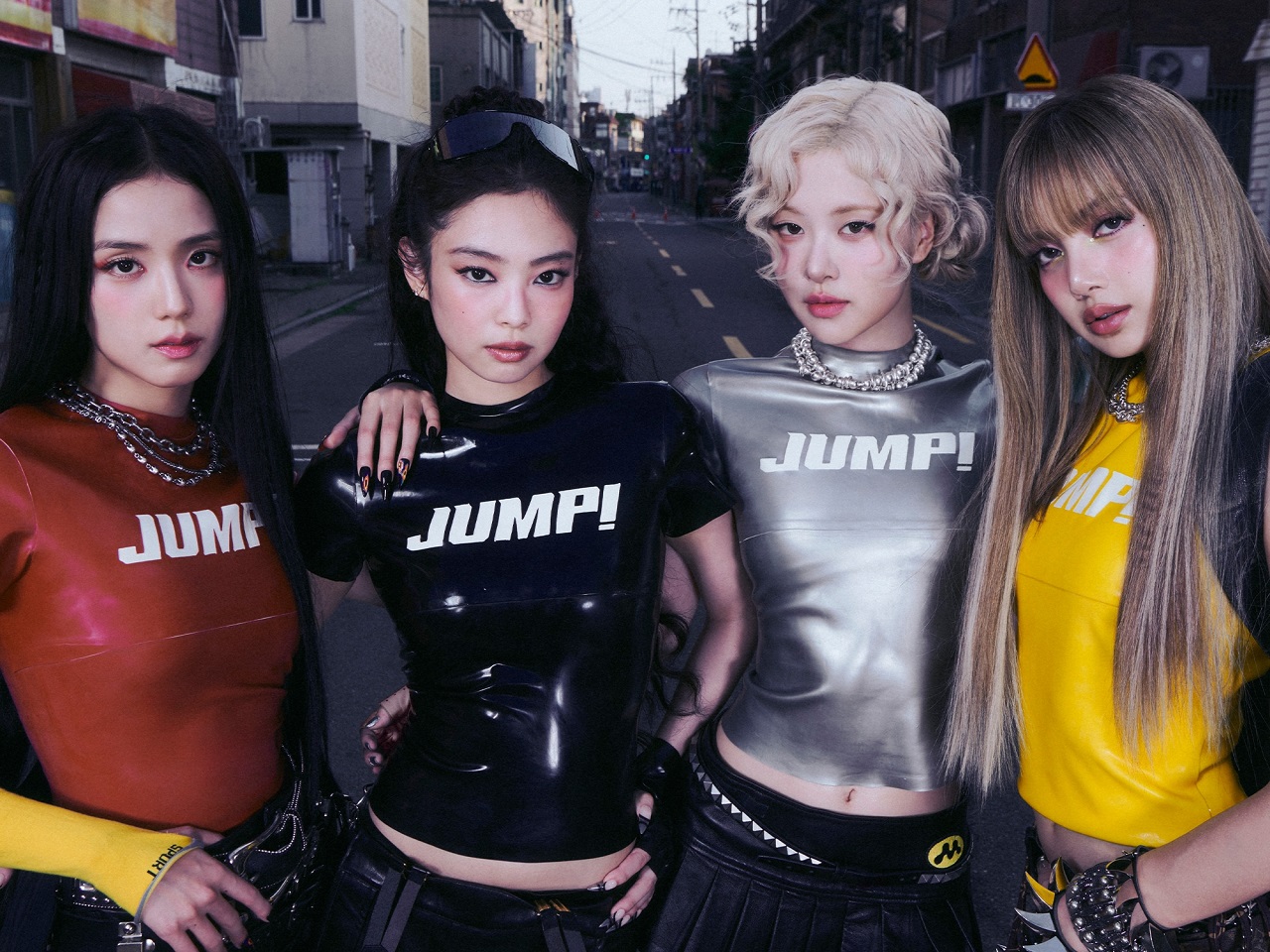 ぴったりフィットの衣装で　BLACKPINK、4人全員が揃った完全体の写真を公開…新曲リリース前日