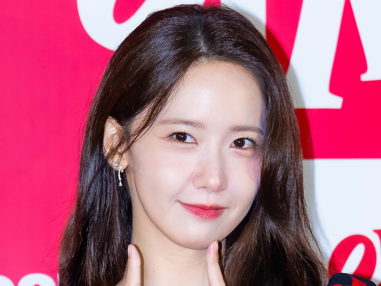 少女時代・ユナ、出演映画で衝撃的な変身を遂げる!?真っ赤な服で“夜中限定”の悪魔演じる