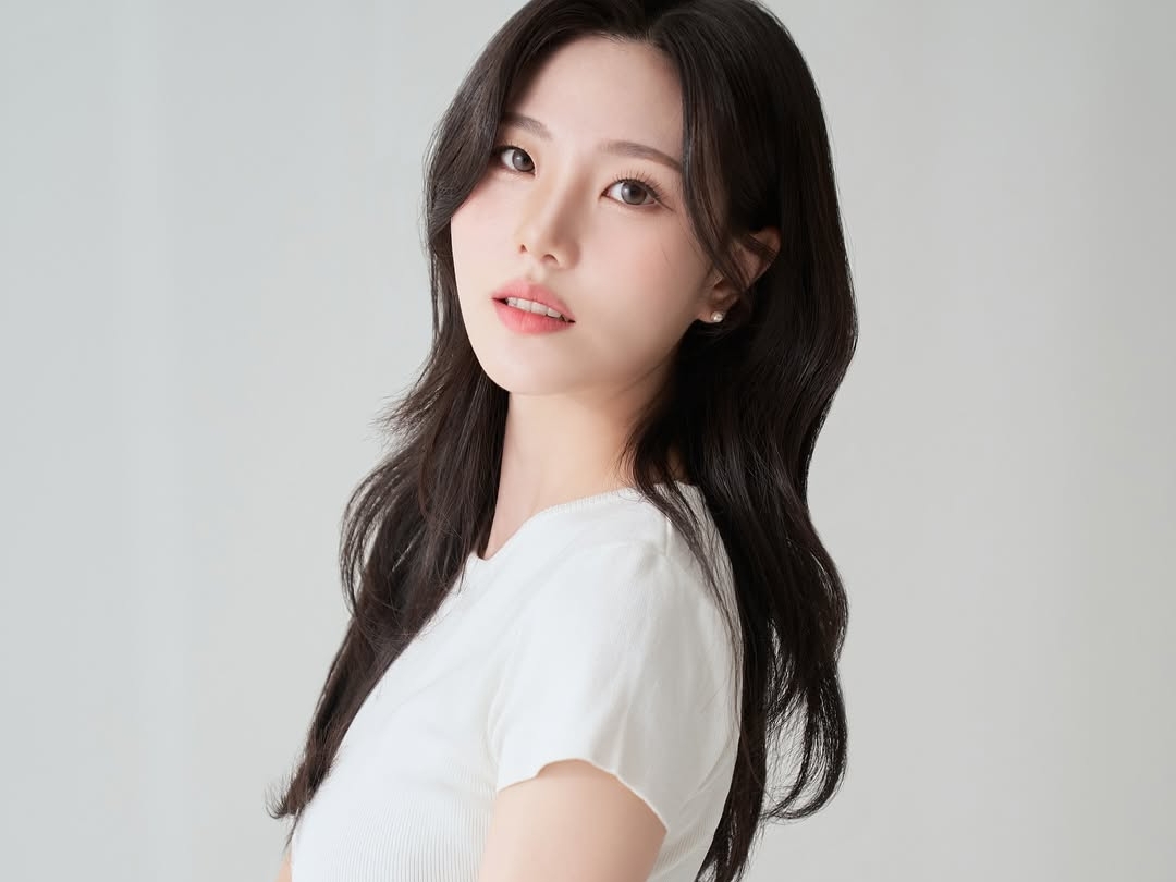 綺麗すぎてモデルかと…五輪メダリストの韓国女子スケーター、清純美貌に絶賛「ビューティフル」【PHOTO】
