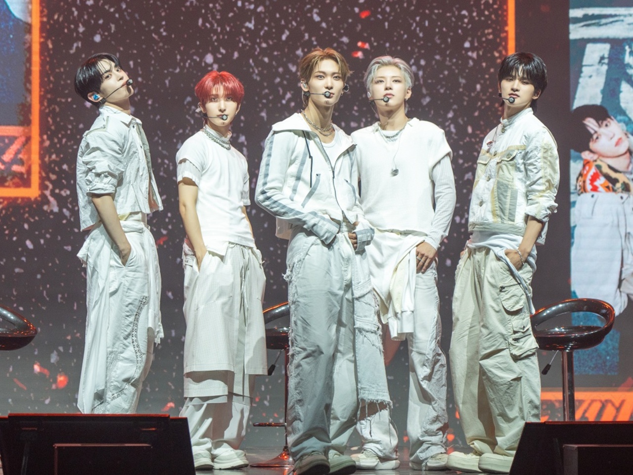 i-dle・ウギも全力応援！NOWZ、1stミニAL『IGNITION』ファンショーケースが大盛況　コラボステージも披露