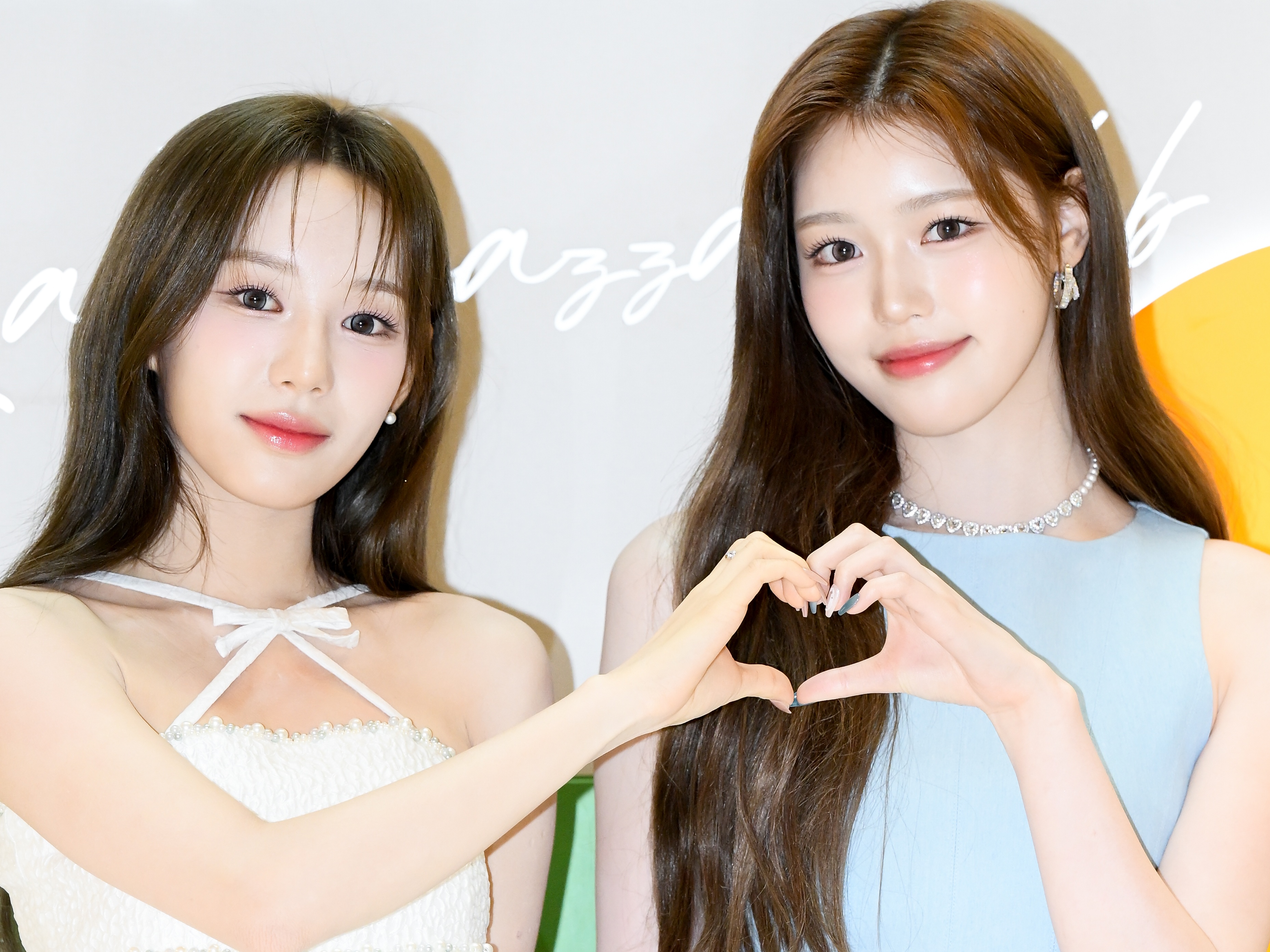 izna・サラン＆セビ、溢れる透明感で“次世代ビューティーアイコン”に！欠点ゼロの美貌に釘付け…【PHOTO】