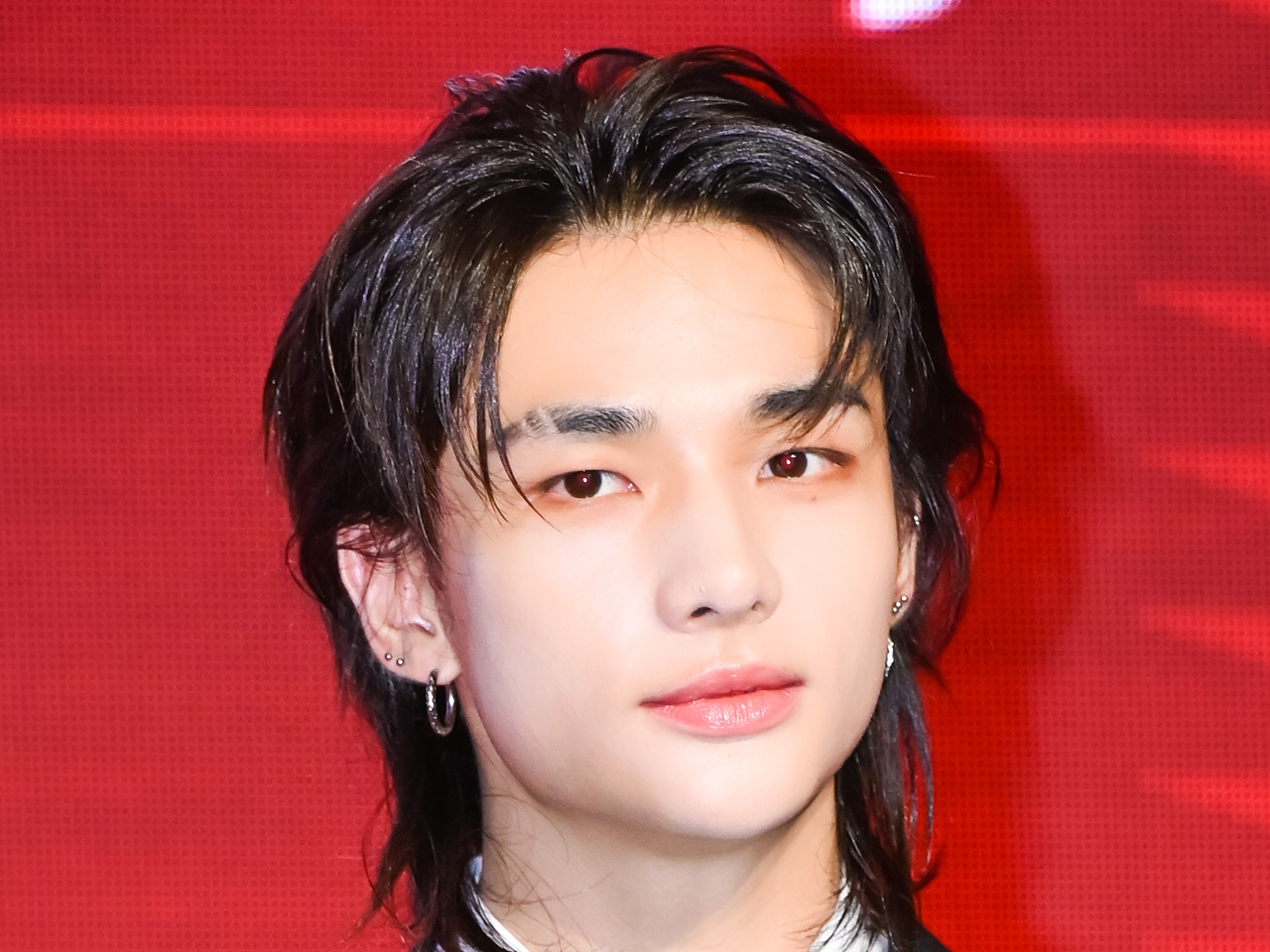 「存在がアート」Stray Kids・ヒョンジン、洒落た私服でドイツの街を散策！ビールを堪能する姿も【PHOTO】