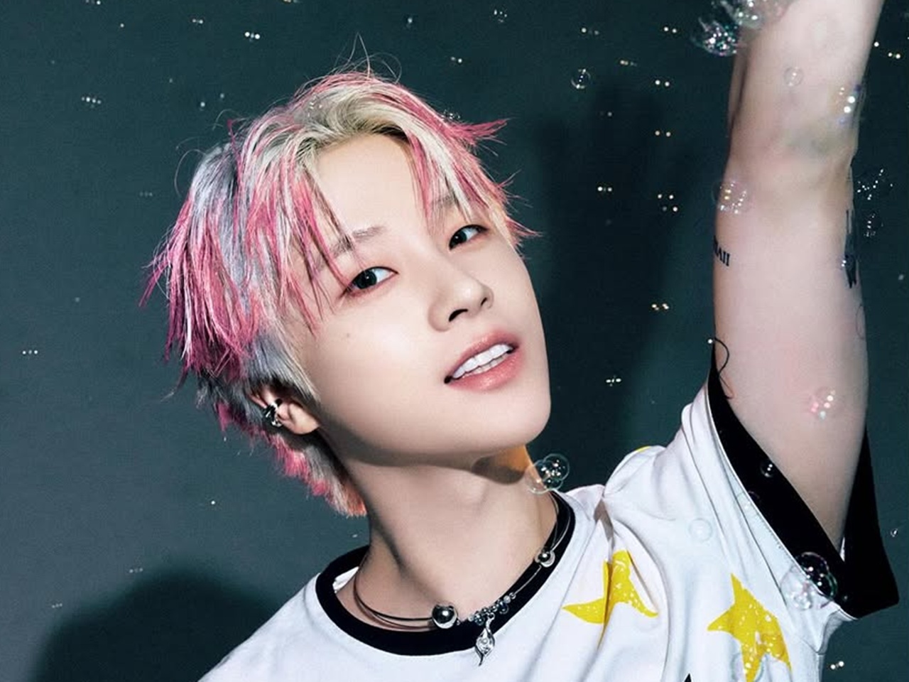 iKON・JAY、金髪＆そばかすで魅せる新境地アルバム「207」