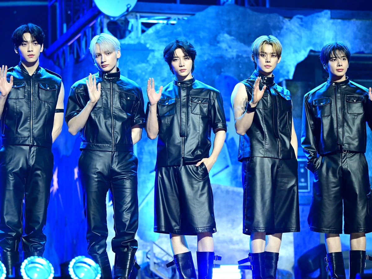 BTS（防弾少年団）、デビュー7周年記念“家族写真”公開へ「ピンク