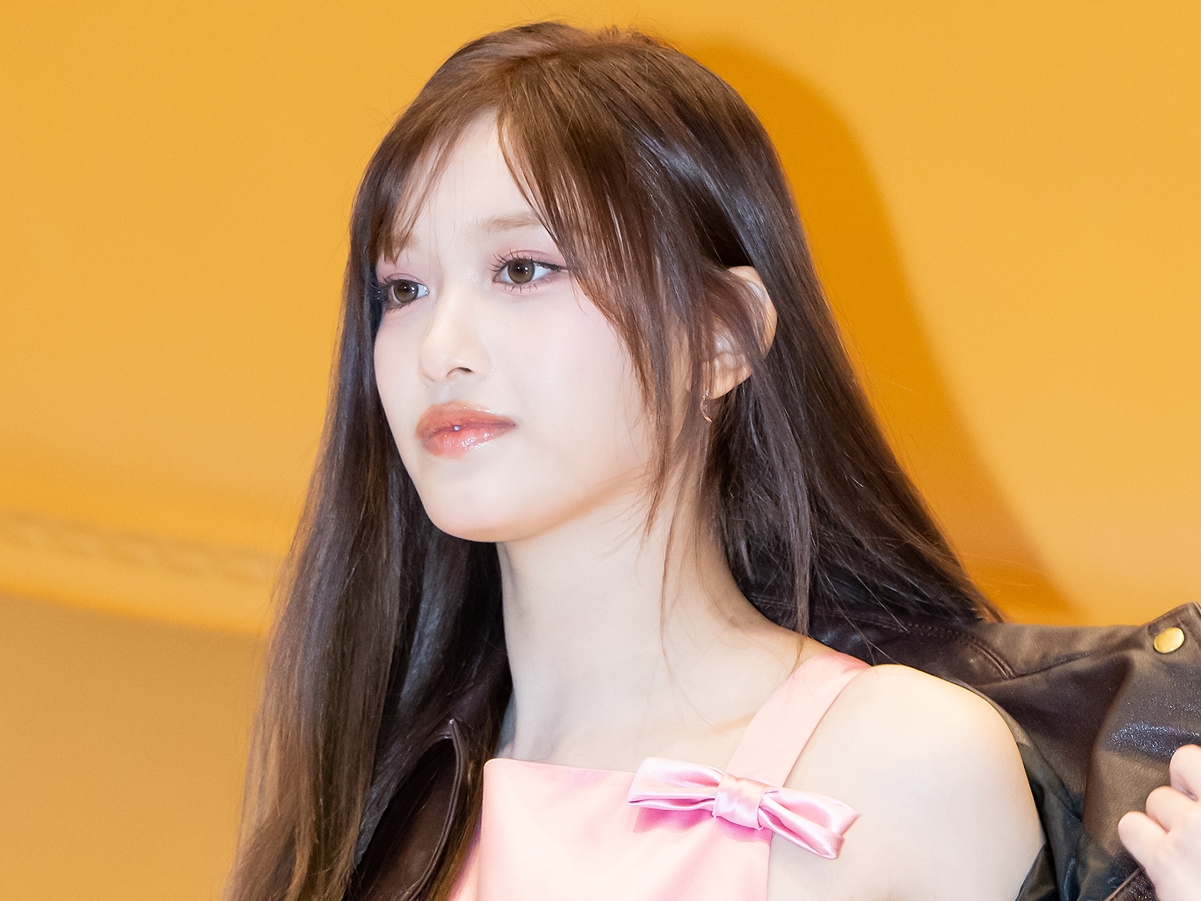 「大人の女性に…」IVE・イソ、意外なボリューム感あらわなタンクトップ姿に釘付け！【PHOTO】