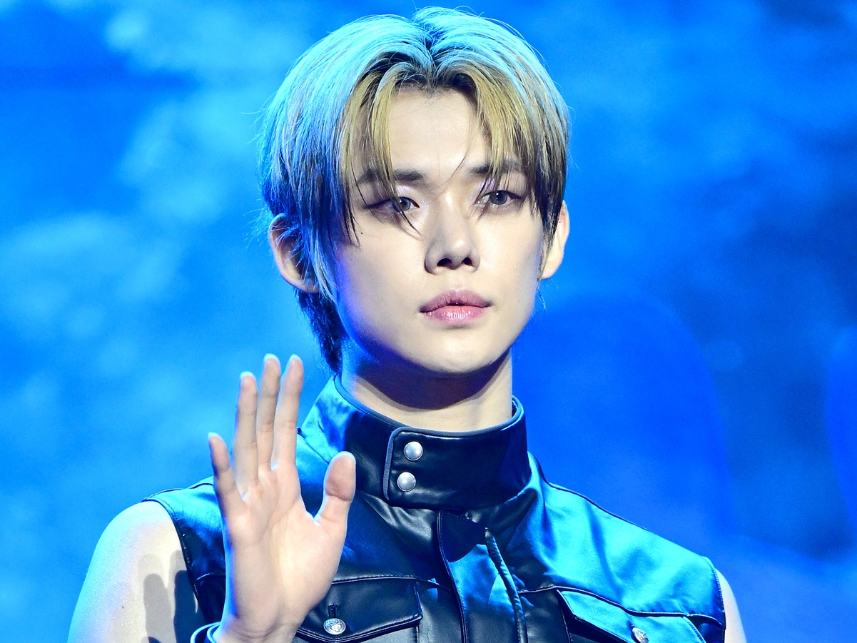 SF映画の主人公!? TXT・ヨンジュン、非現実的なビジュアルに視線釘付け「イケメンすぎる」【PHOTO】
