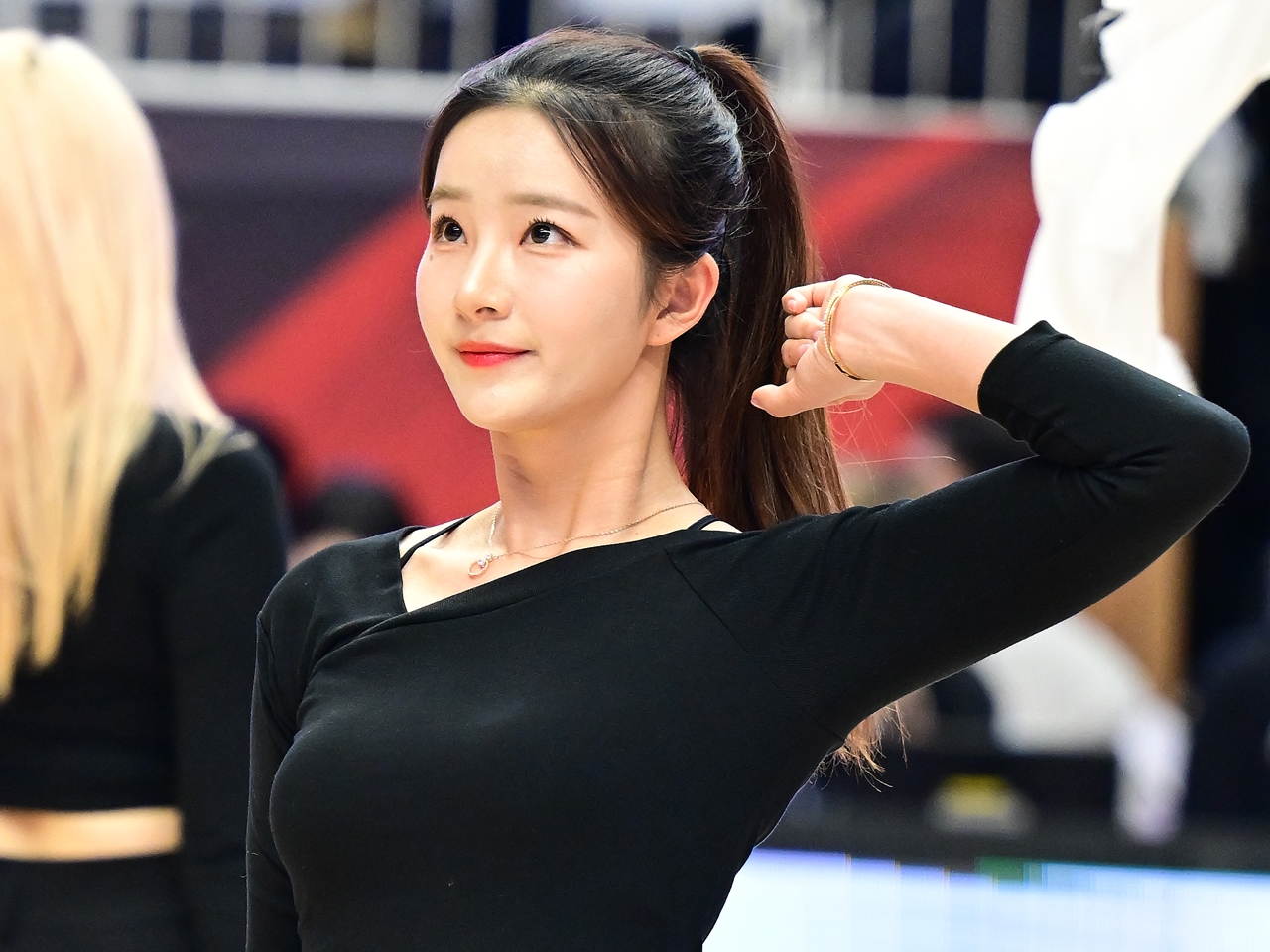 写真】「服着て！」LE SSERAFIM・チェウォン、“衝撃の金髪×鼻