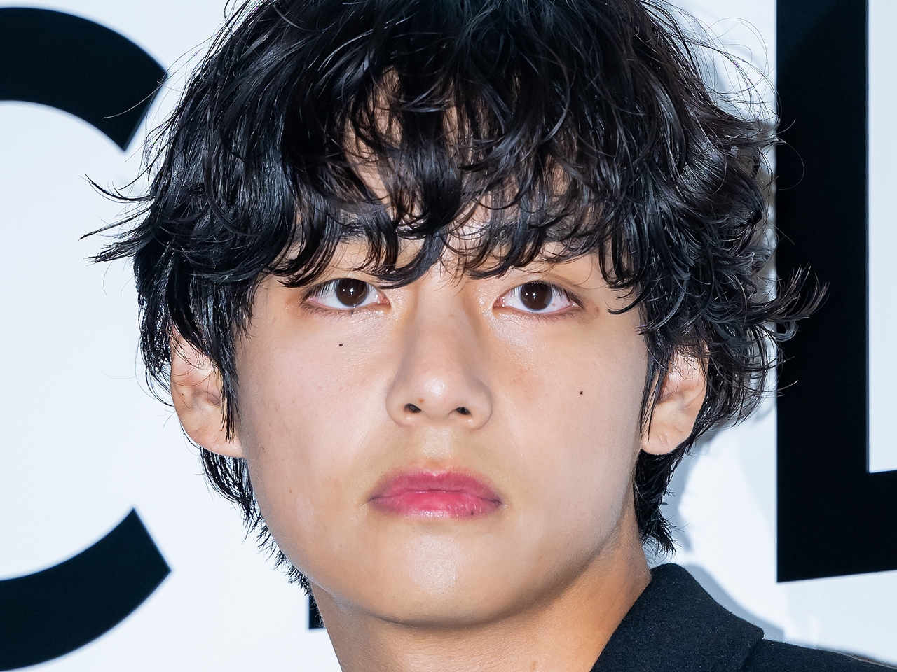 BTS・V、4年前の『イカゲーム』コスプレが人気再爆発！ファン撮影動画が1億回再生突破「ここまでイケメンでいいのか」