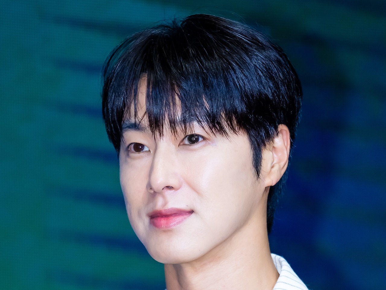 東方神起・ユンホ、完璧な方言の演技が好評！ドラマ『パイン ならず者たち』で一皮むける