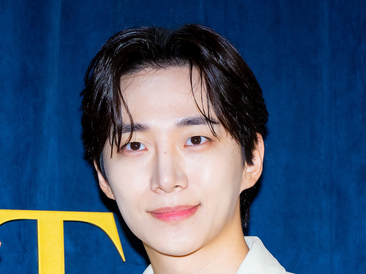 「色気が半端ない」2PM・ジュノ、高級ジュエリー纏って大人の魅力披露！太陽の下で輝き放つ【PHOTO】