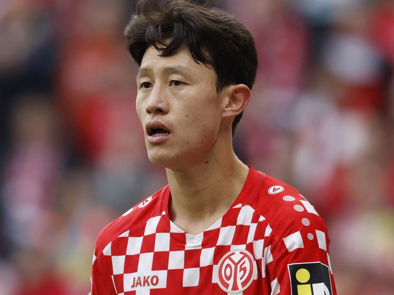 日本人選手と同僚の韓国代表10番に不運…ゴールポスト激突→頬骨骨折でフェイスガード着用へ