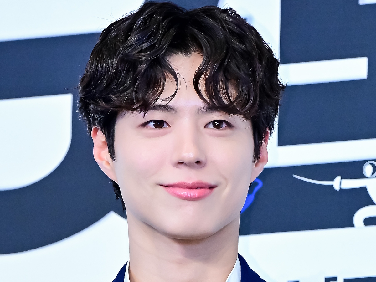 俳優パク・ボゴム、日本ファンと感動の再会！横浜ファンミーティングで2万人動員　サプライズゲストも話題に