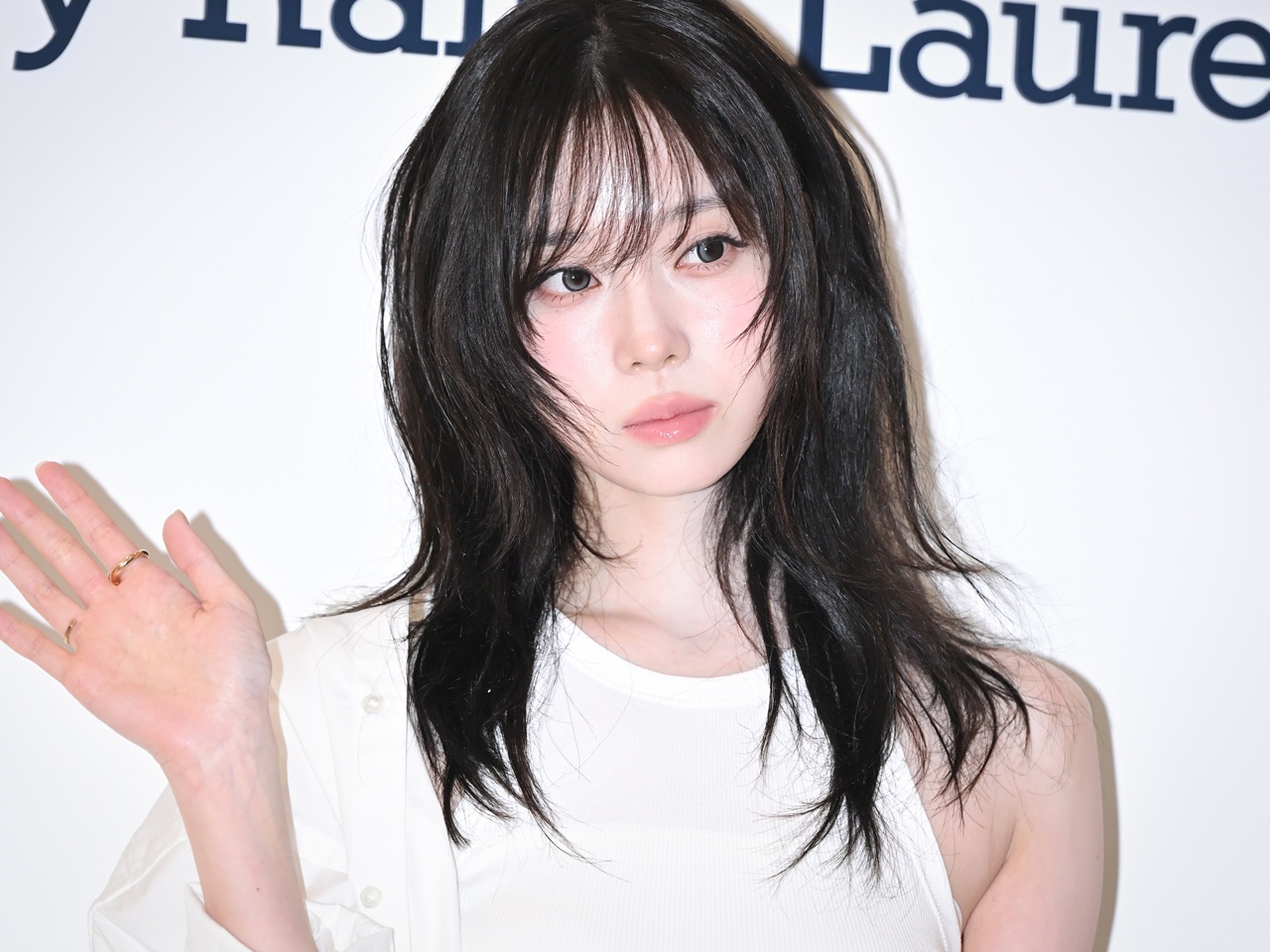 透明感爆発！aespa・ウィンター、清楚な真っ白スタイルで輝く美貌「眩しすぎる…」【PHOTO】