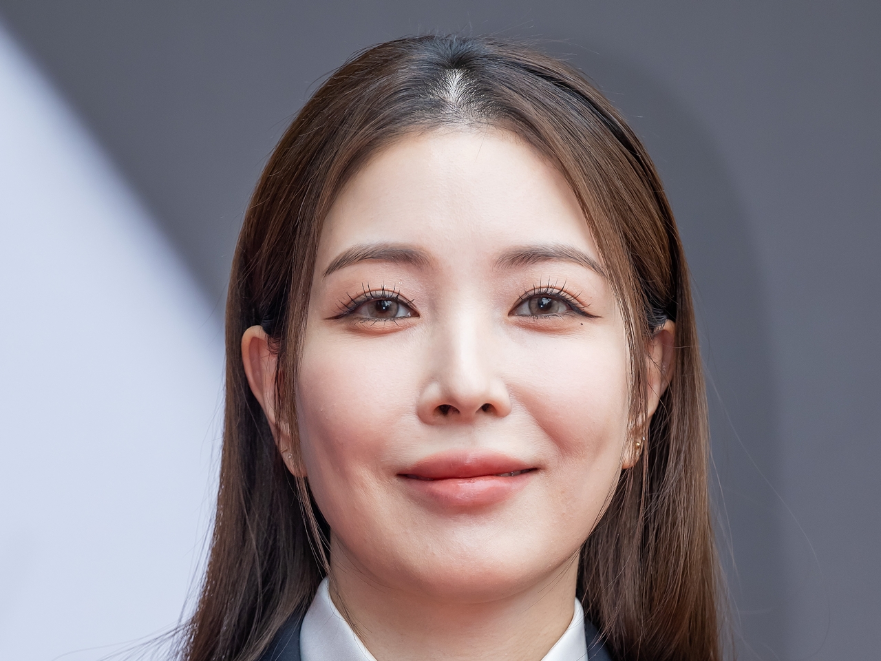 “急性骨壊死”の歌手BoA、韓国の整形外科に1000万円超を寄付「似た症状を経験する人々のために…」