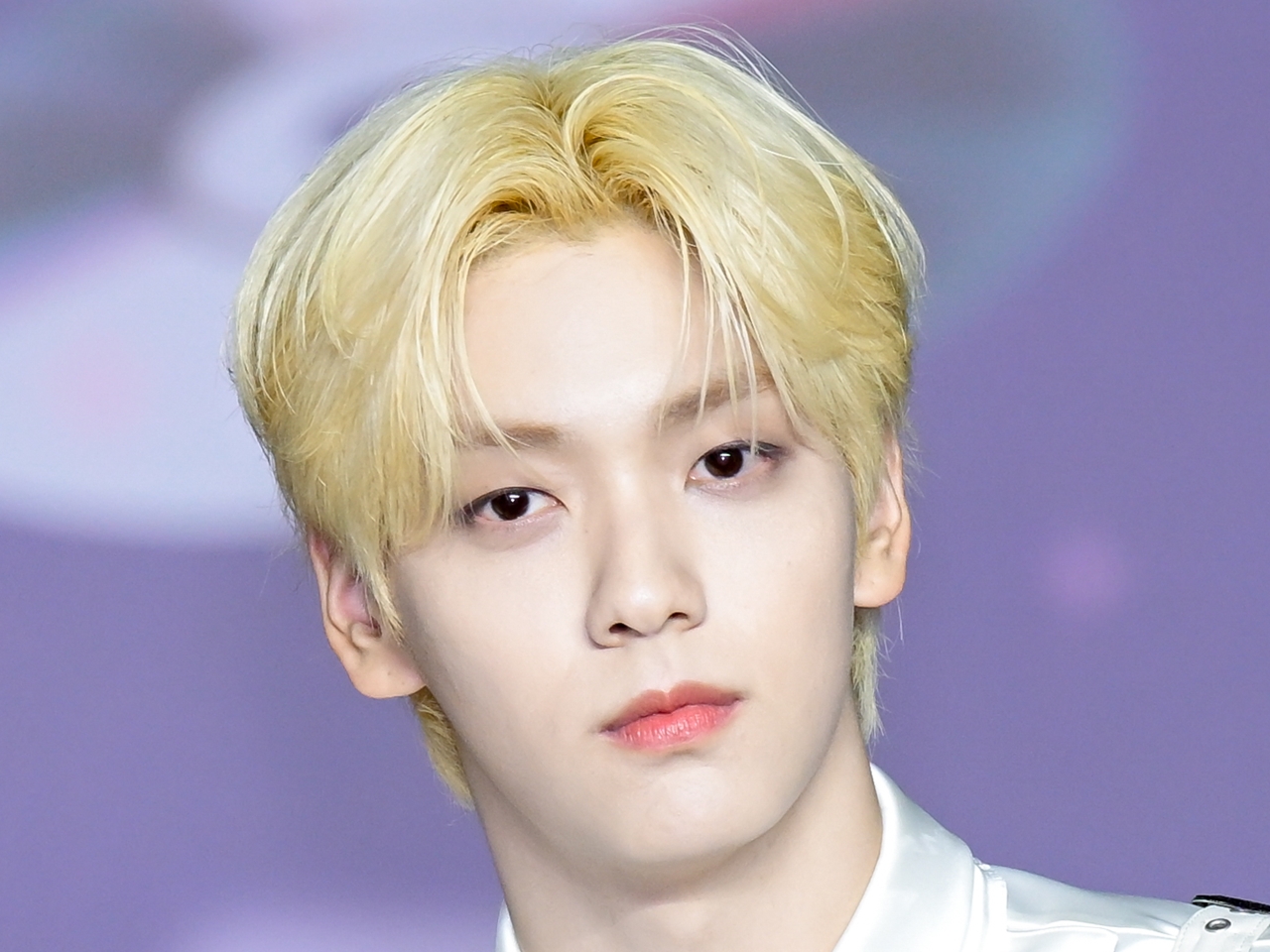 TXT・スビン、ソロ曲『Sunday Driver』MVで際立つ爽やかな魅力！予想外の終わり方にも視線釘付け