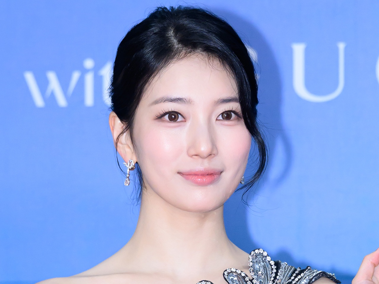 “国民の初恋”女優ペ・スジ、“そばかす”さえも芸術に…透明感あふれる美貌を披露【PHOTO】