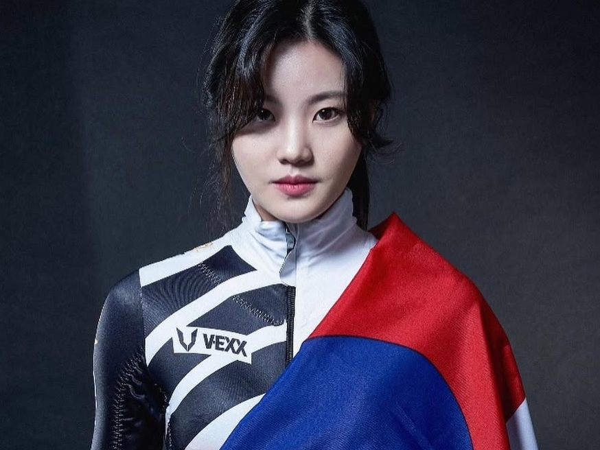 韓国の美しきオリンピックメダリスト、大胆スイムウェアを突如披露！完璧スタイルで視線強奪【PHOTO】