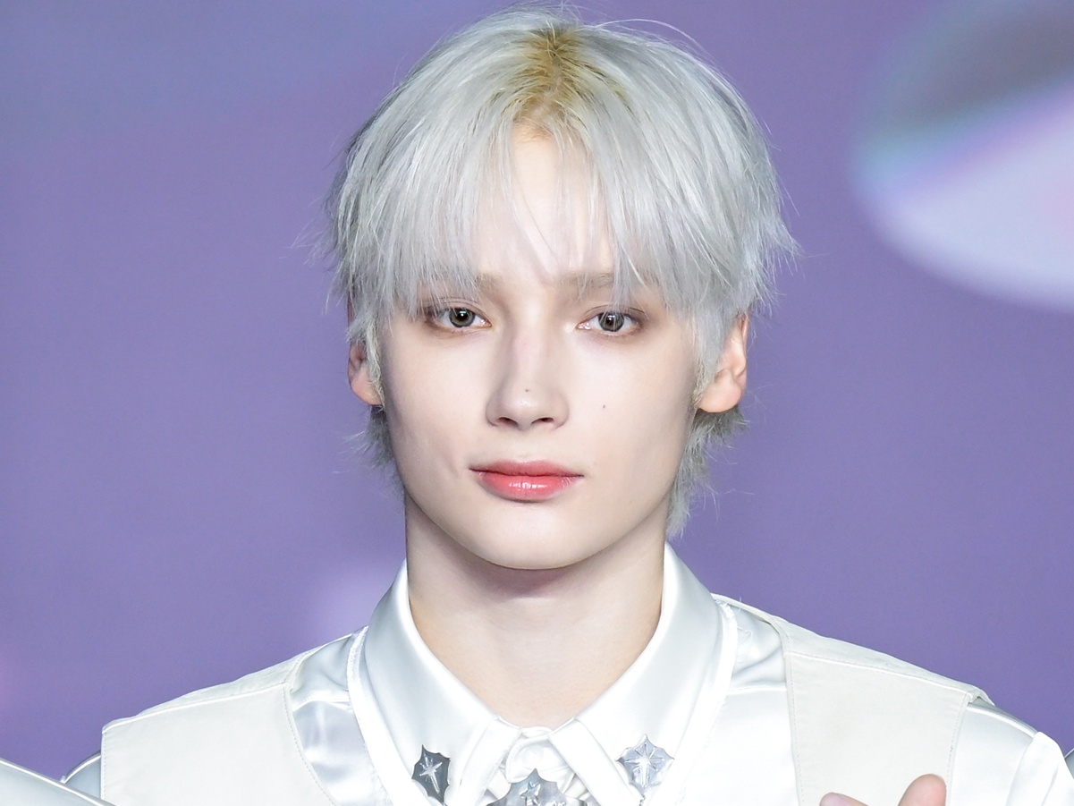 「彼氏ですか？」TXT・ヒュニンカイ、街灯に照らされた横顔ショットにファン悶絶！【PHOTO】