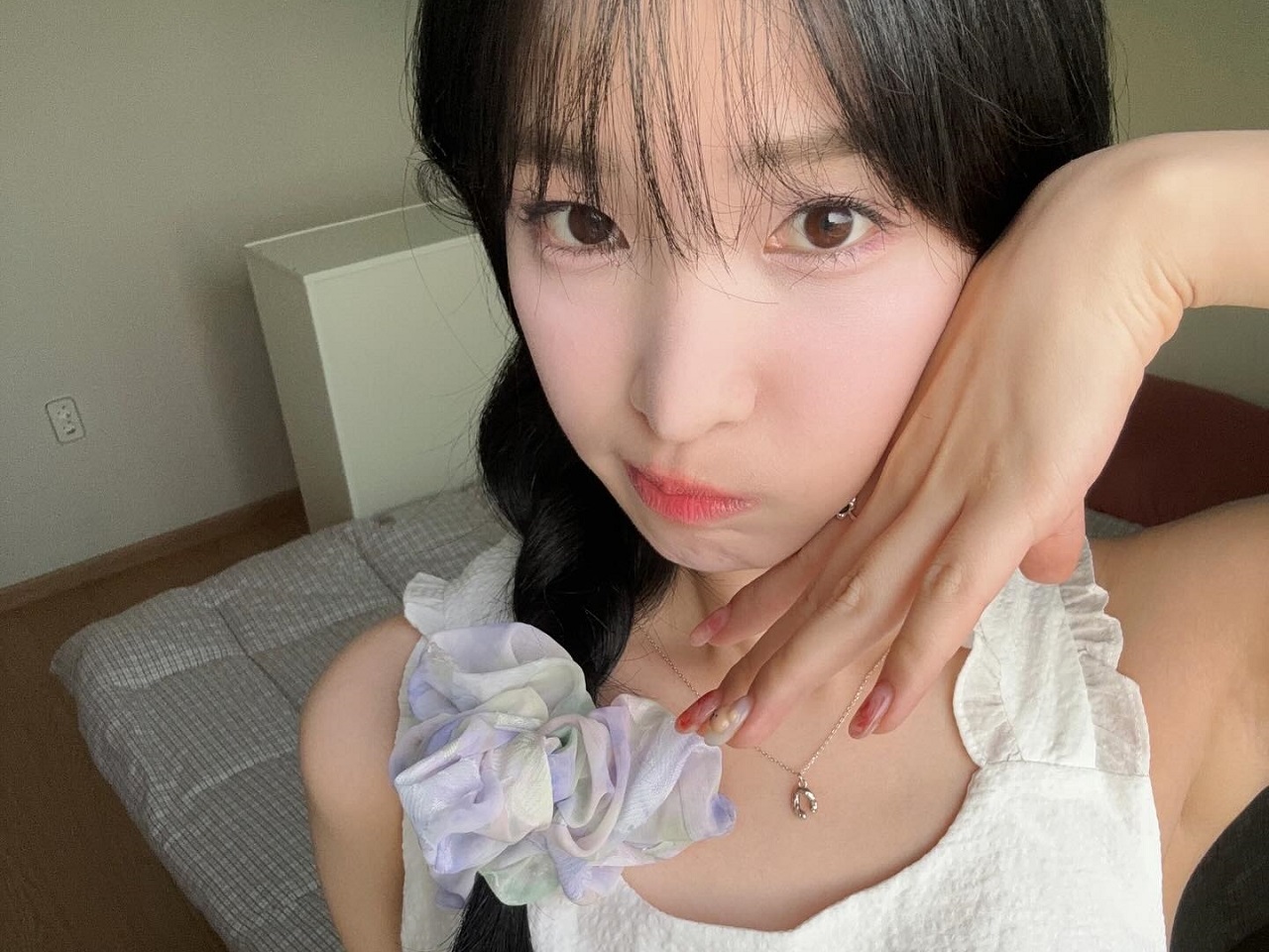 22歳で3児のママとなるも電撃離婚した元K-POPアイドル、“肩のタトゥー”を隠した清楚な魅力で注目【PHOT】