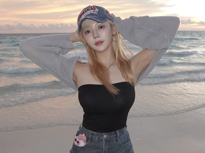【写真】韓国チアのチョ・イェリン、大胆ビキニでグラマラスな圧巻ボディを堂々披露