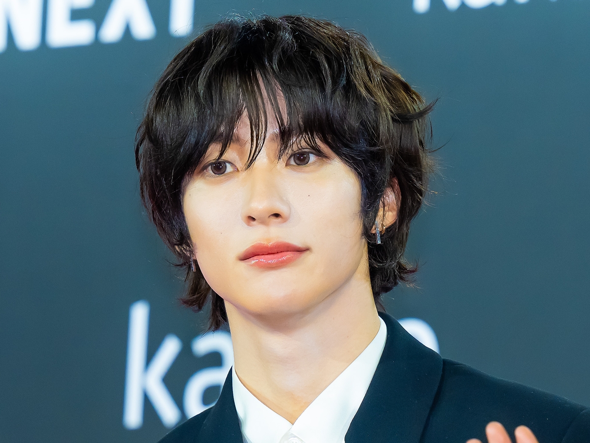 「顔が天才」RIIZE・アントン、大人の魅力全開の“彼氏風”SHOTでファンを虜に！【PHOTO】