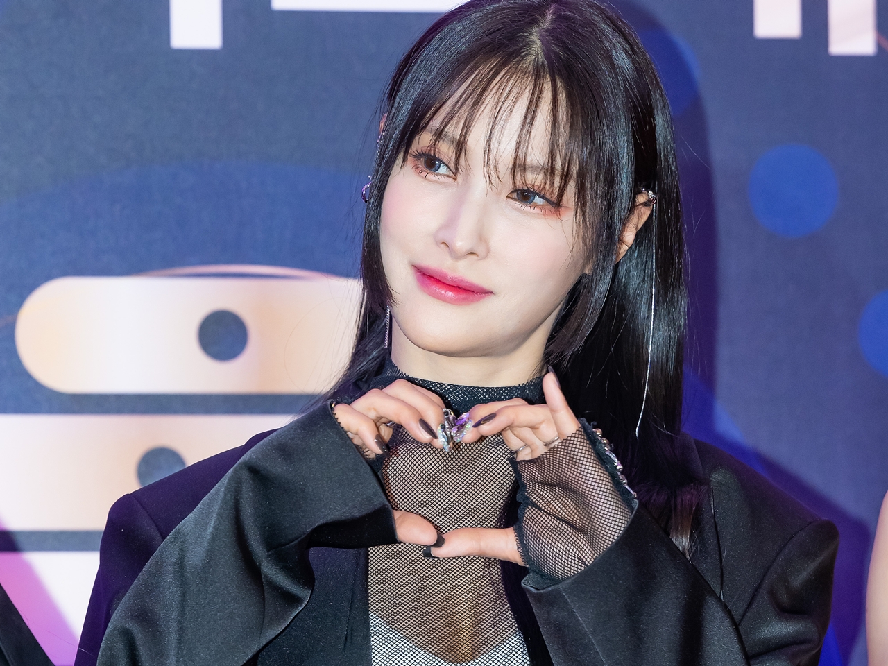 公開して大丈夫…？KARA・ギュリ、ボリューム感を堂々と見せつけファン悩殺「直視できない」【PHOTO】