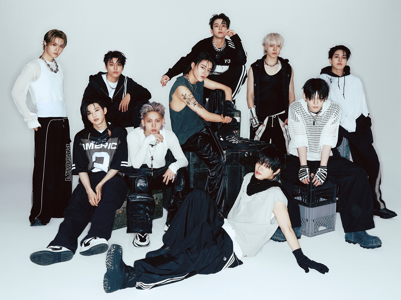 BTS（防弾少年団）、デビュー7周年記念“家族写真”公開へ「ピンク