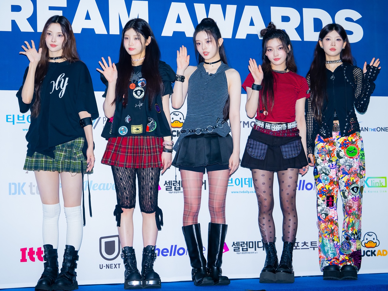 ILLIT、音楽授賞式「K-WORLD DREAM AWARDS」で“2冠”達成！GLLITへ感謝を伝える