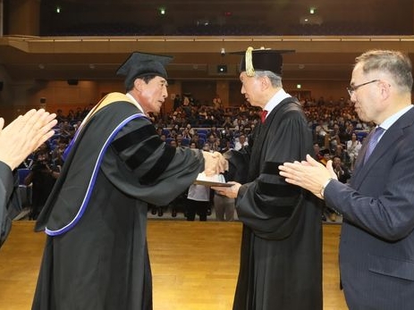 鳩山由紀夫元首相、韓国大学から名誉博士号を授与　「日本の生きた良心」と現地メディア紹介