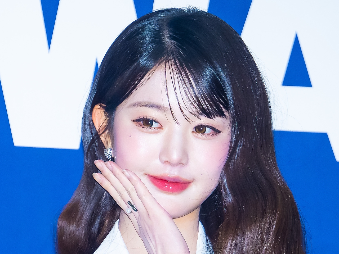 IVE・ウォニョン、入隊!?可愛すぎる軍服姿が話題、厳しい訓練に「ここタクシー捕まりますか？」