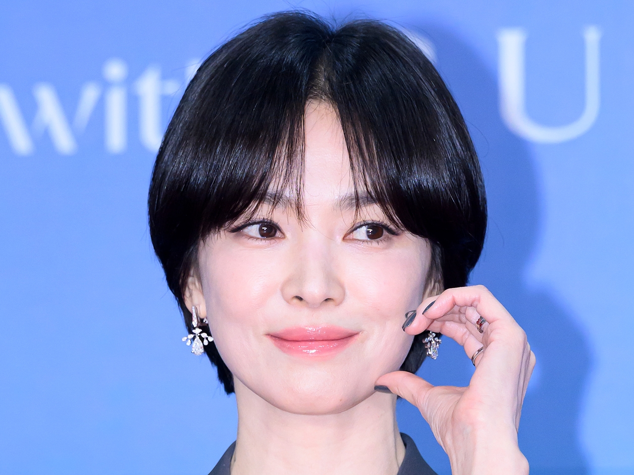 女優ソン・ヘギョ、高級感溢れる秋の着こなし披露！ベテラン43歳の圧倒的オーラで魅了