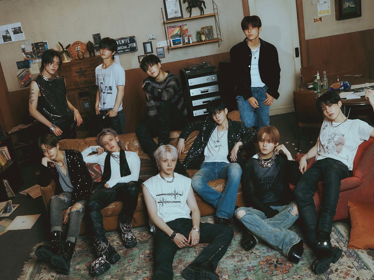 BTS（防弾少年団）、デビュー7周年記念“家族写真”公開へ「ピンク