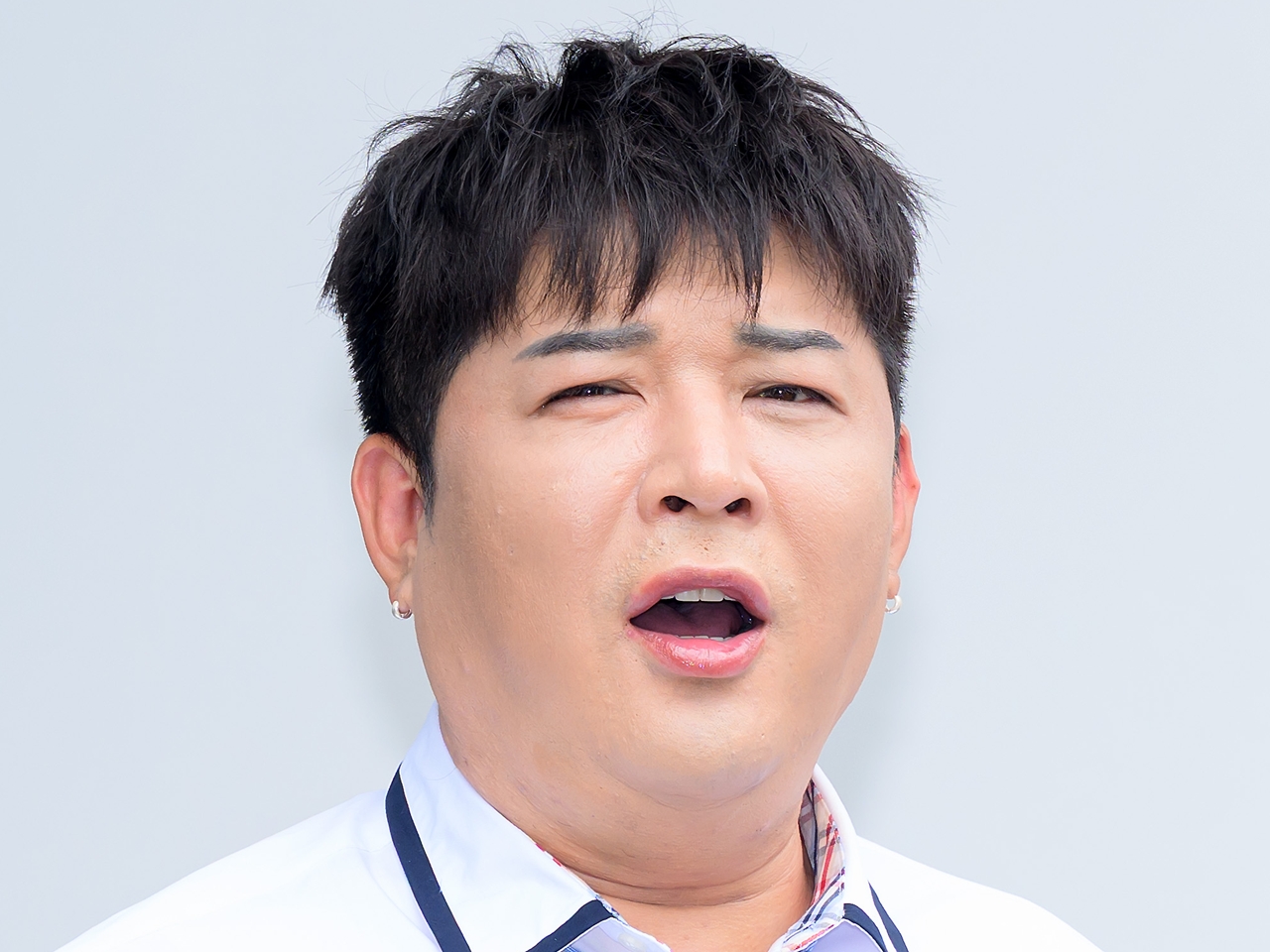 SUPER JUNIOR・シンドン、身体にメスを入れた経験を告白？顔を細く見せる爆笑必至のポーズも紹介