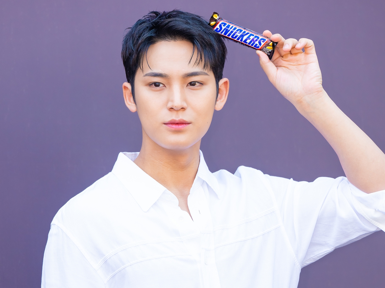 何本でも買いたくなる魅力にキュン…SEVENTEEN・ミンギュ、「SNICKERS®」新商品アピールSHOTが公開