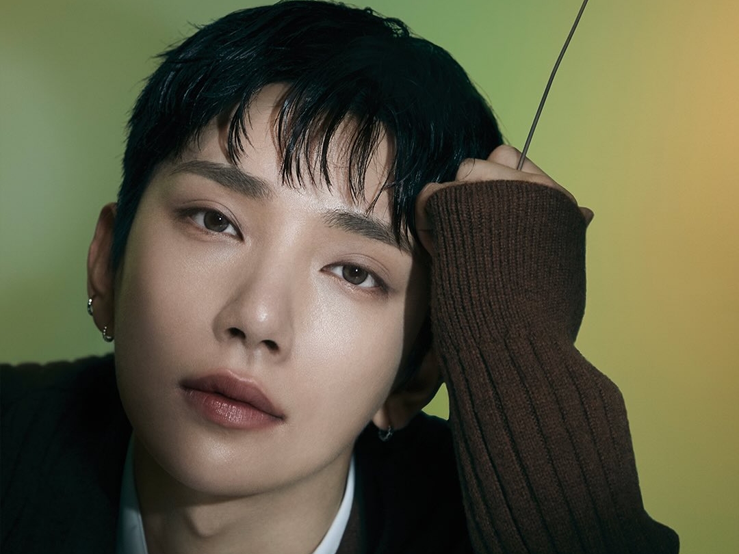 SEVENTEEN・ジョシュア、ファンを虜にする“洗練ビジュアル”！ファッション誌カバーで魅力全開【PHOTO】