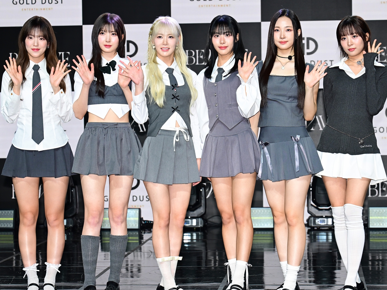 まだデビュー1年半だが…日本人所属のK-POP女性グループが“メンバー半減”「6人組→3人組に再編」
