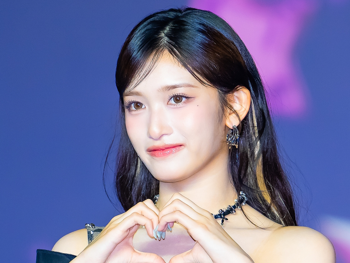 これは反則…IVE・イソ、破壊力抜群の“うさ耳SHOT”にファン悶絶！「頭おかしくなりそう」【PHOTO】